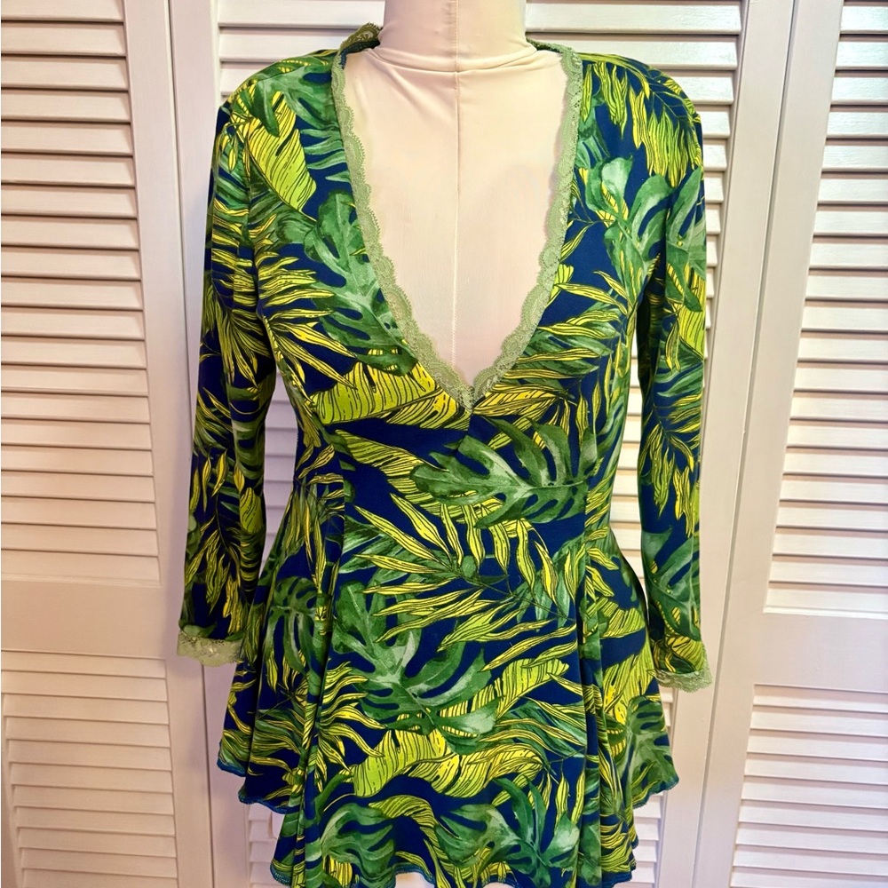 Tropical Leaf Print Stretch Tunic Top